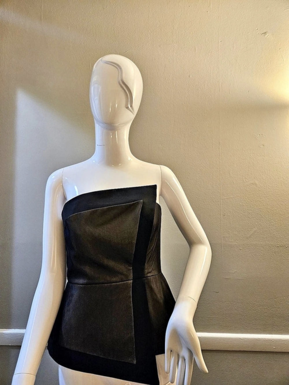 Black Halo Strapless Top in Black Like New